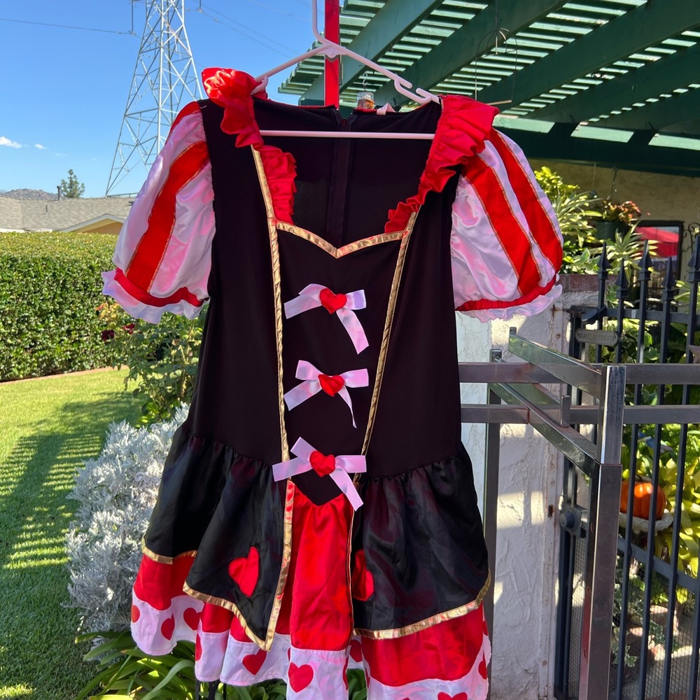 Charmed Queen / Queen Of Hearts Women's Costume size XXL